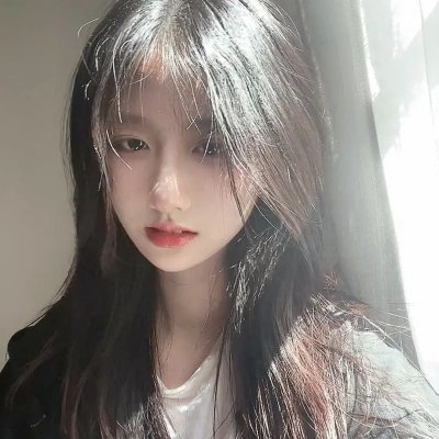 爆料51网 - 某女星被曝前往韩国整容，前后对比惊人